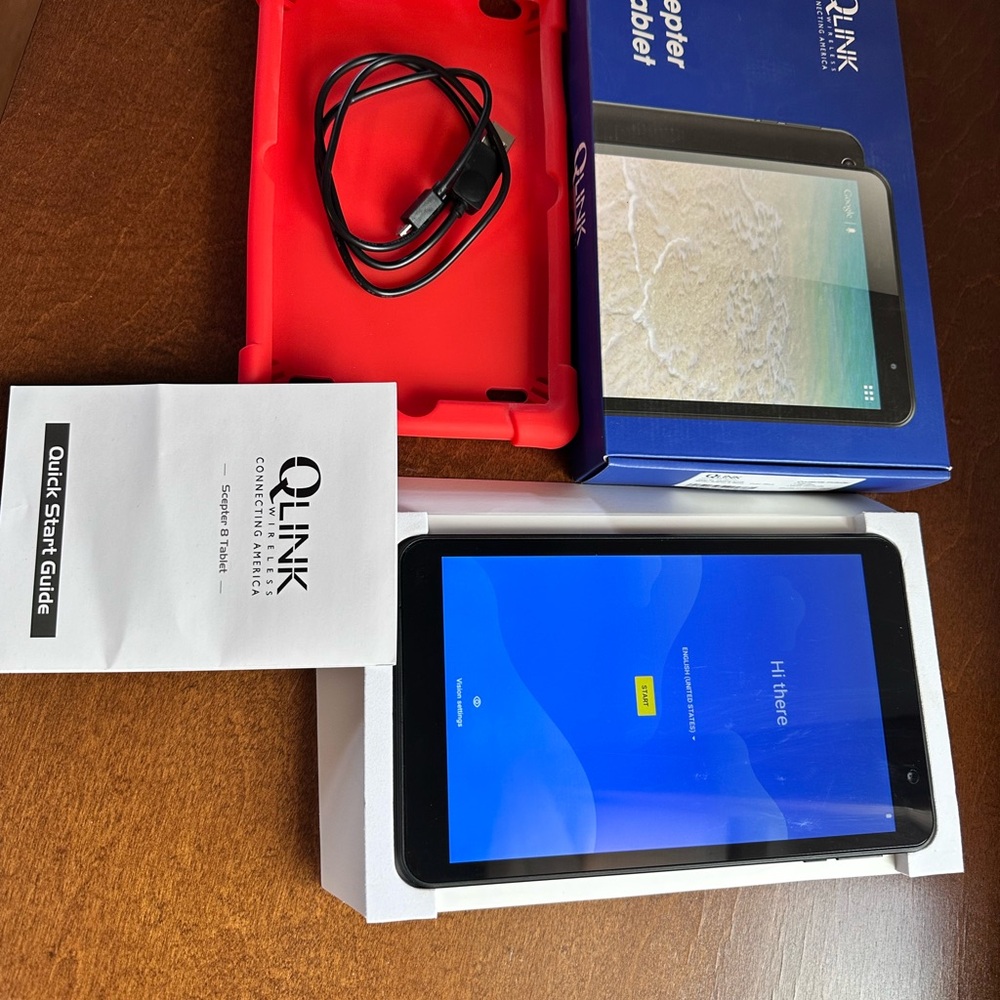Qlink Scepter 8 Black Tablet with Accessories